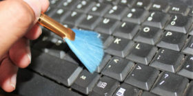 Jak čistit klávesnici počítače